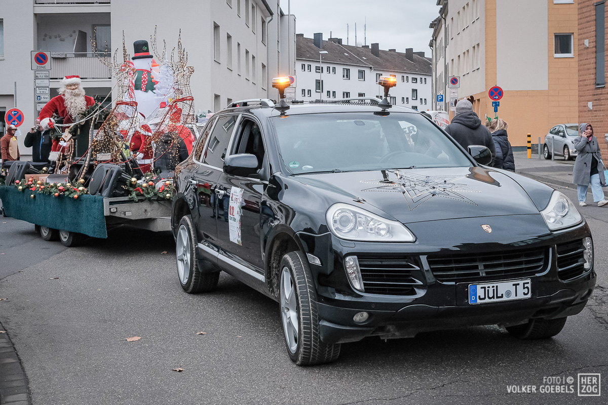 Festlicher Moment bei der Jülicher Weihnachtsparade 2024