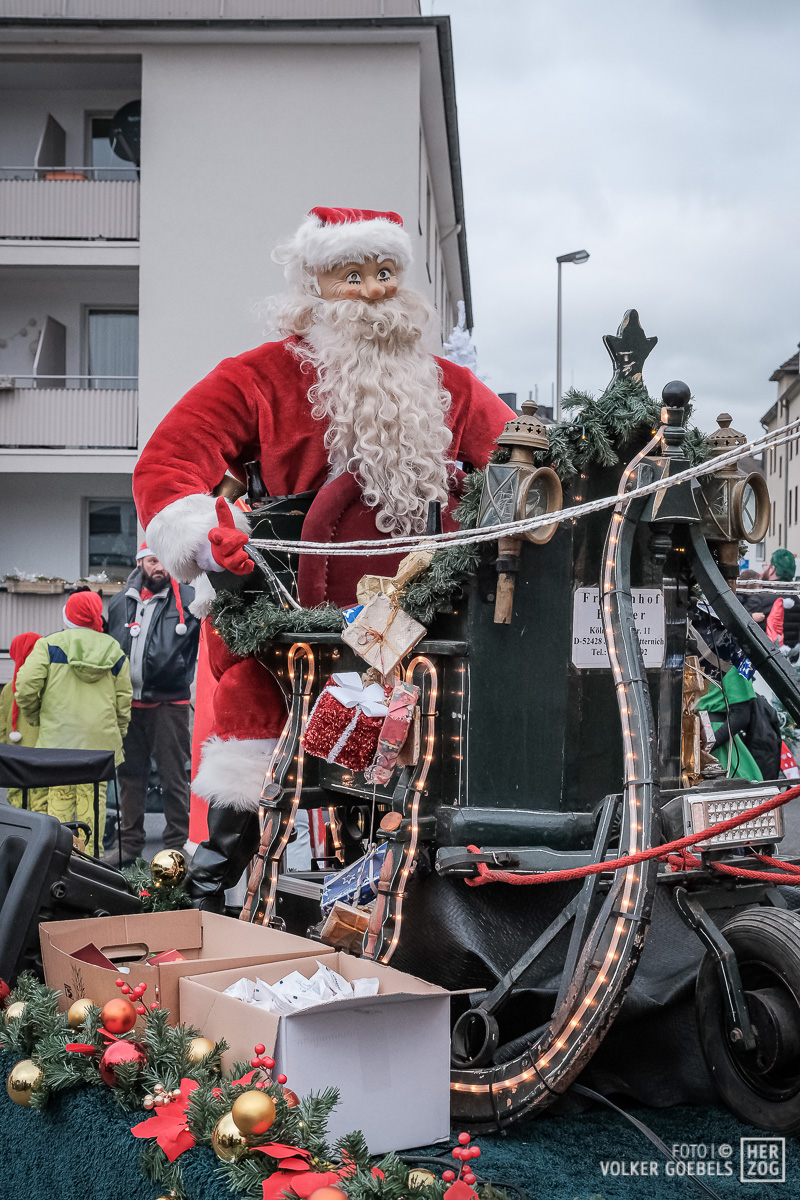 Teilnehmende Gruppe der Weihnachtsparade in Jülich