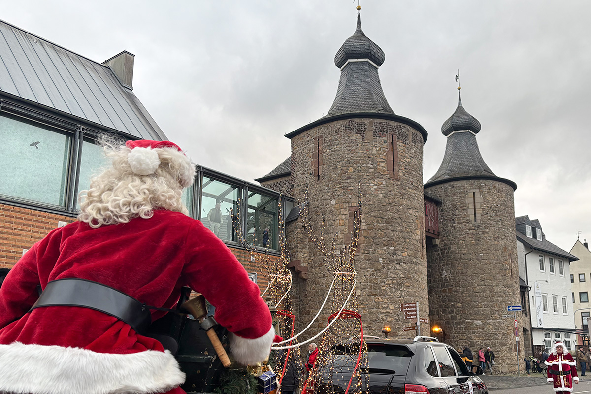 Impression 21 der ersten Jülicher Weihnachtsparade 2024