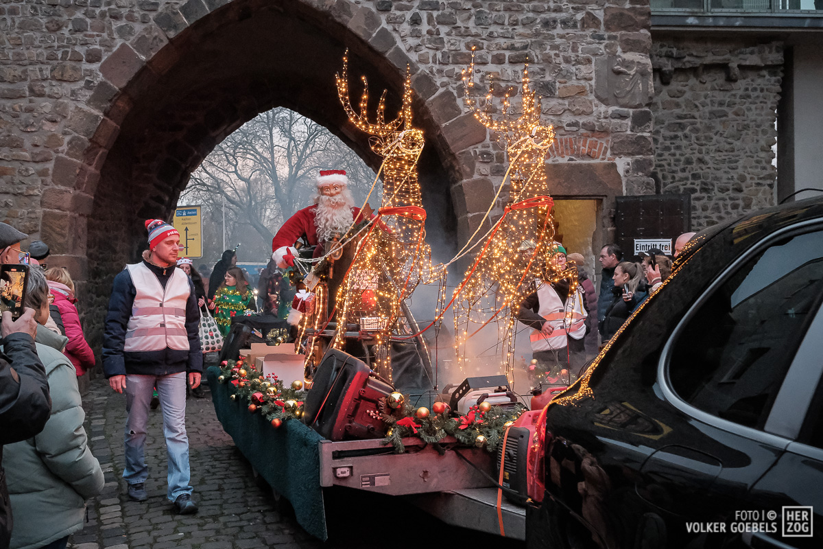 Impression 25 der ersten Jülicher Weihnachtsparade 2024