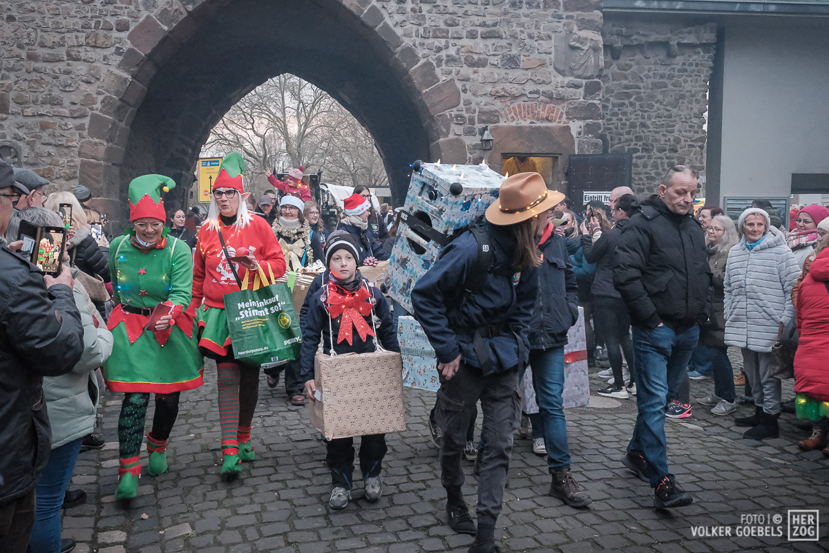 Impression 27 der ersten Jülicher Weihnachtsparade 2024