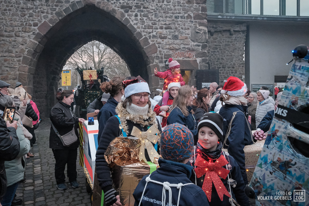Impression 28 der ersten Jülicher Weihnachtsparade 2024
