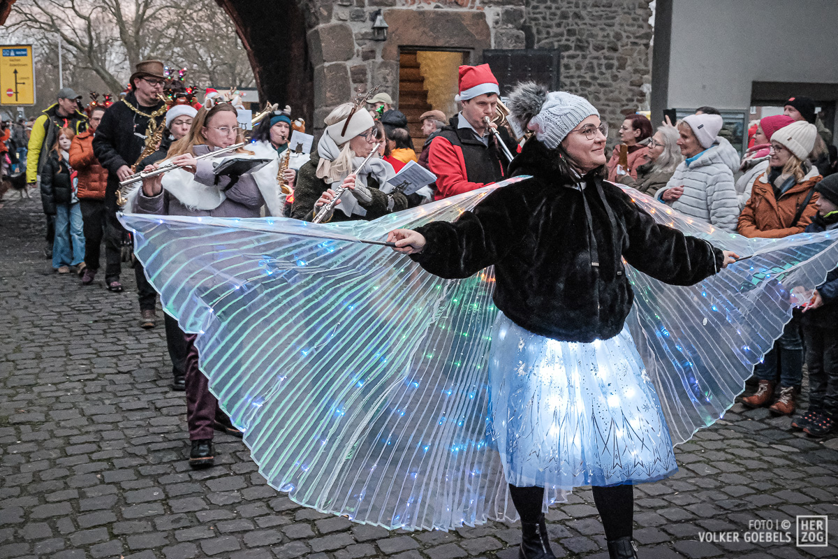 Impression 30 der ersten Jülicher Weihnachtsparade 2024