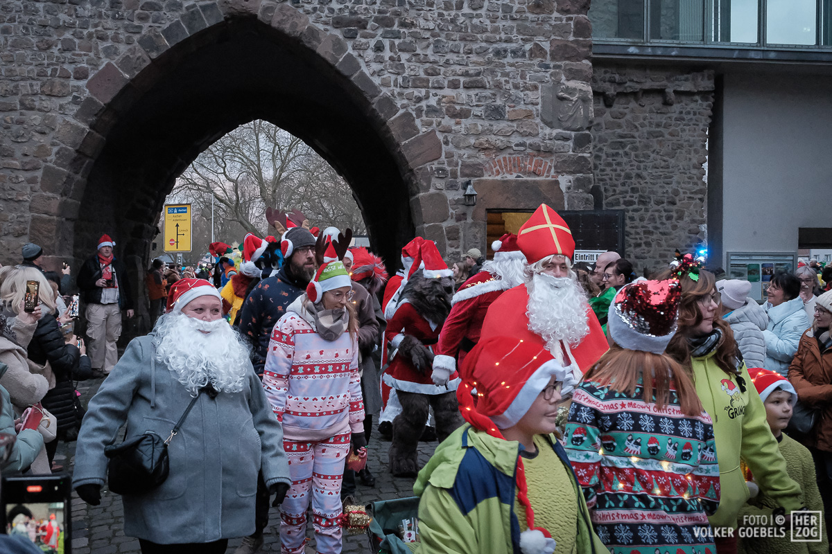 Impression 33 der ersten Jülicher Weihnachtsparade 2024
