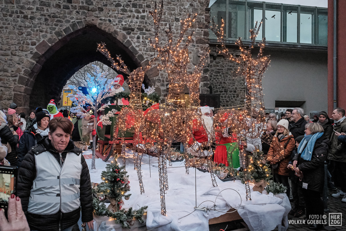 Impression 36 der ersten Jülicher Weihnachtsparade 2024