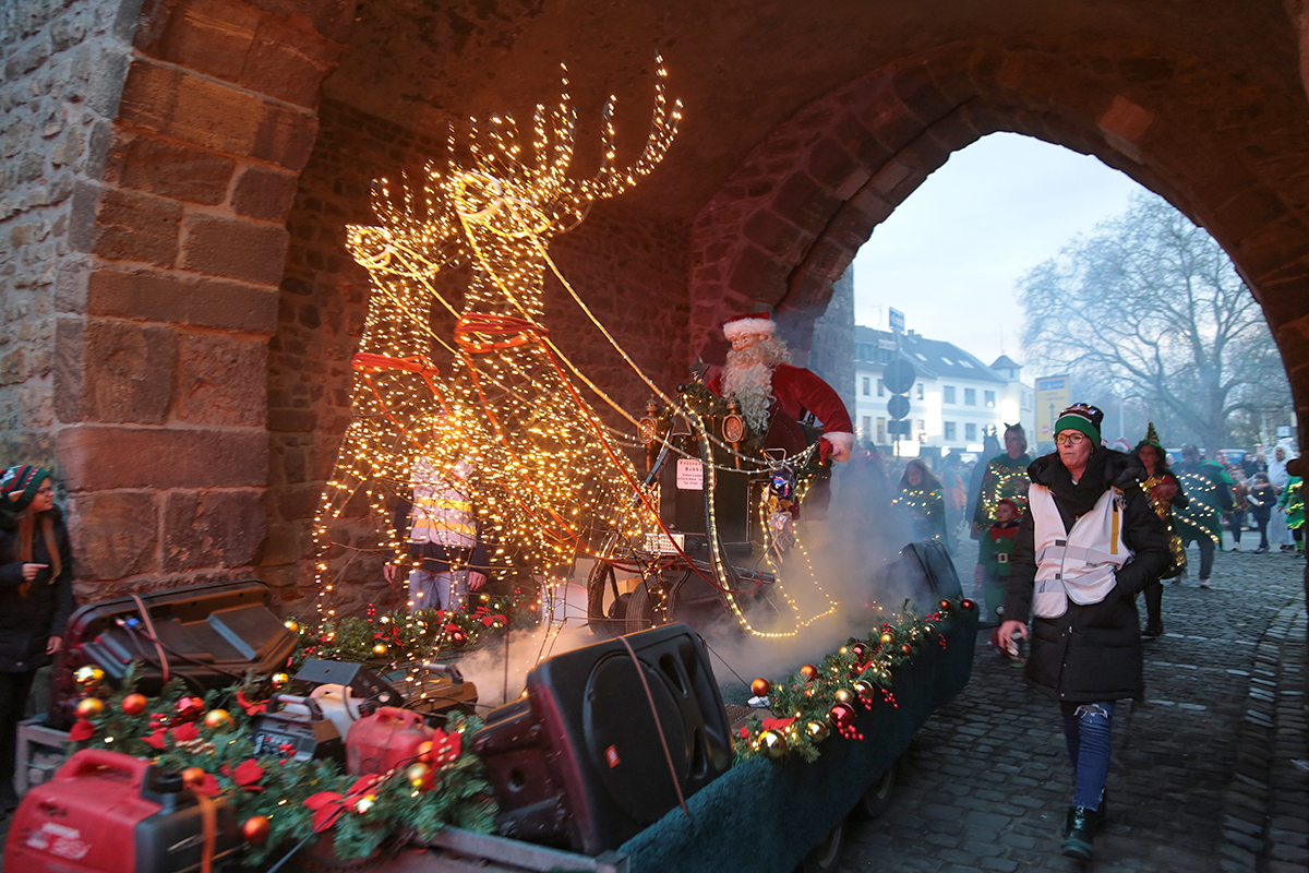 Impression 38 der ersten Jülicher Weihnachtsparade 2024