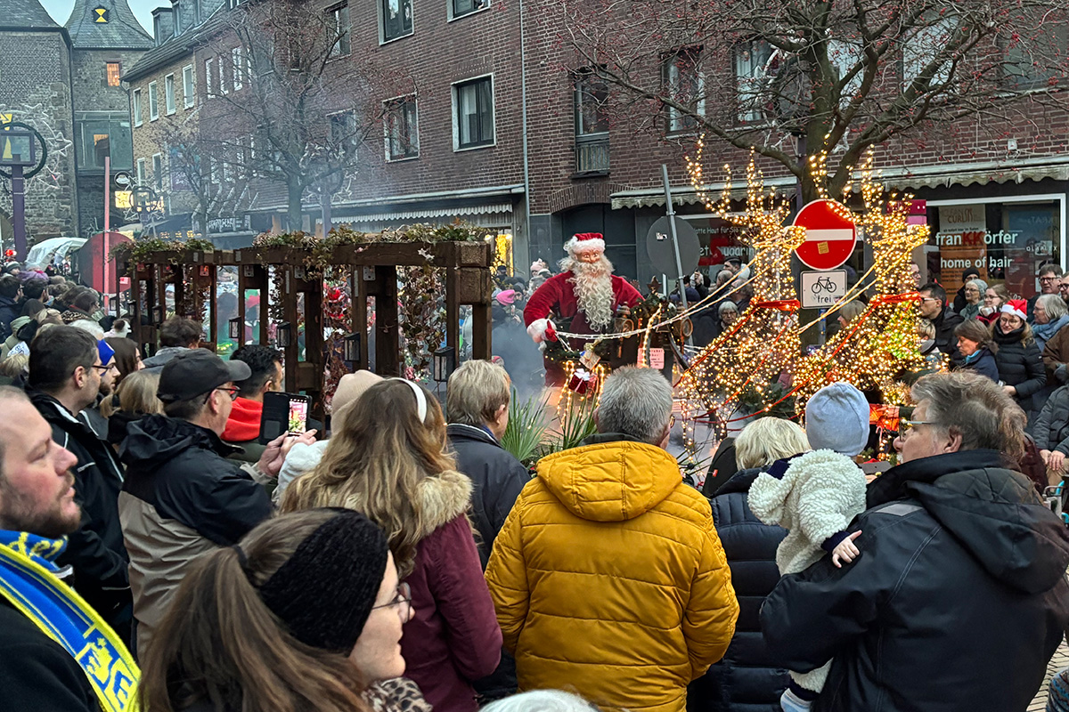 Impression 50 der ersten Jülicher Weihnachtsparade 2024
