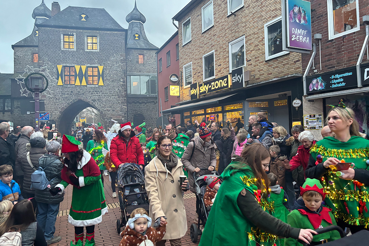 Impression 51 der ersten Jülicher Weihnachtsparade 2024