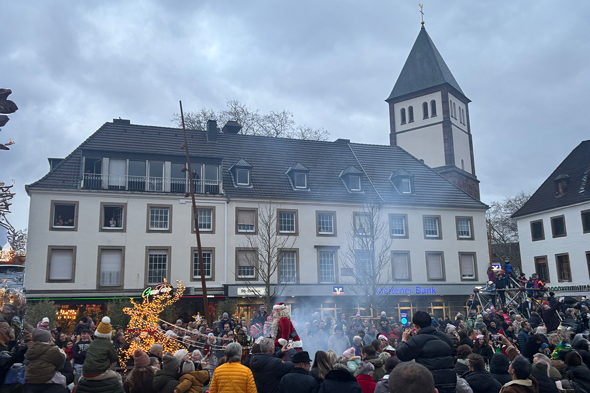 Impression 64 der ersten Jülicher Weihnachtsparade 2024