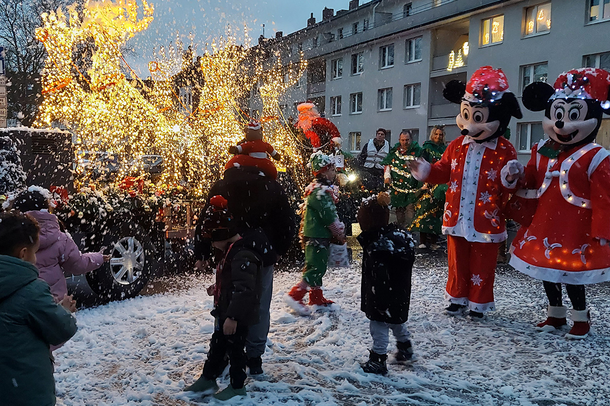 Weihnachtszauber bei der Jülicher Parade 2025